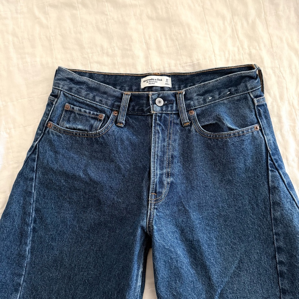 Abercrombie & Fitch Mid Rise Barrel Jeans